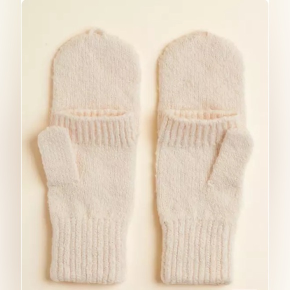 NWT Women’s TORRID Ivory Powder Puff Cable Knit Scarf And Gloves New Cream - Picture 6 of 8